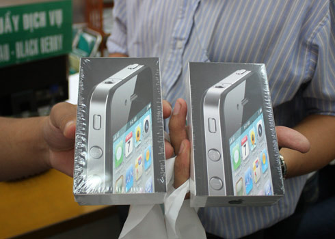 Giá iPhone 4 xách tay giảm kỷ lục. Ảnh: Kiên Cường